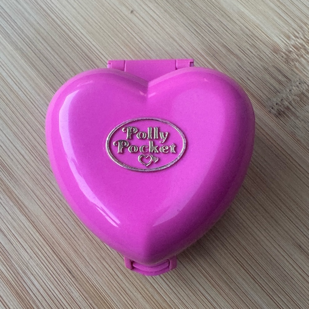 VTG 93 Bluebird Toys Polly Pocket Pink Heart Shaped Case Precious Puppies 2 Figs